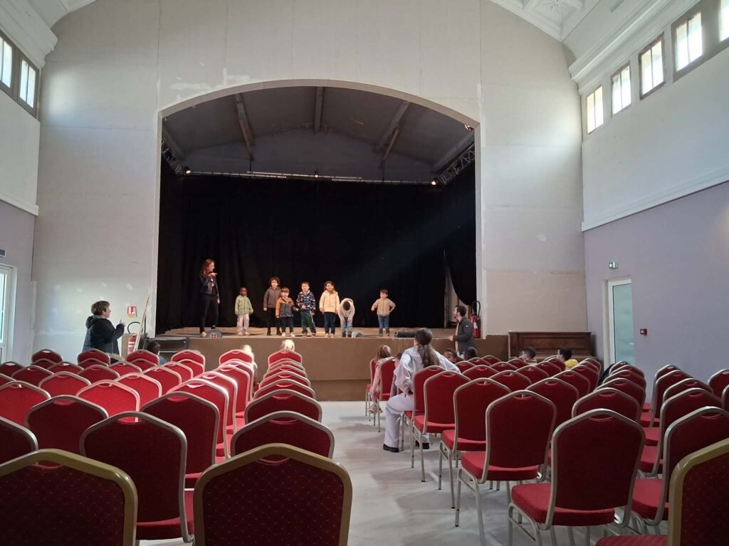 063-mater-visite-theatre-mouy