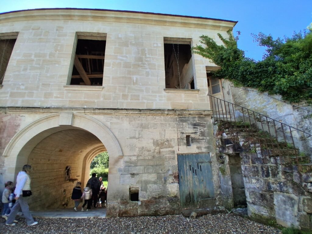 091-mater-chateau-mouy